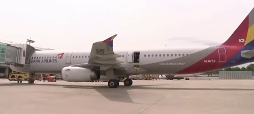 韩国老哥200米高空强开飞机舱门:类似的狼人还真不少!